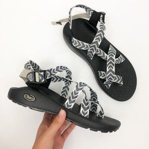 trine black and white chacos